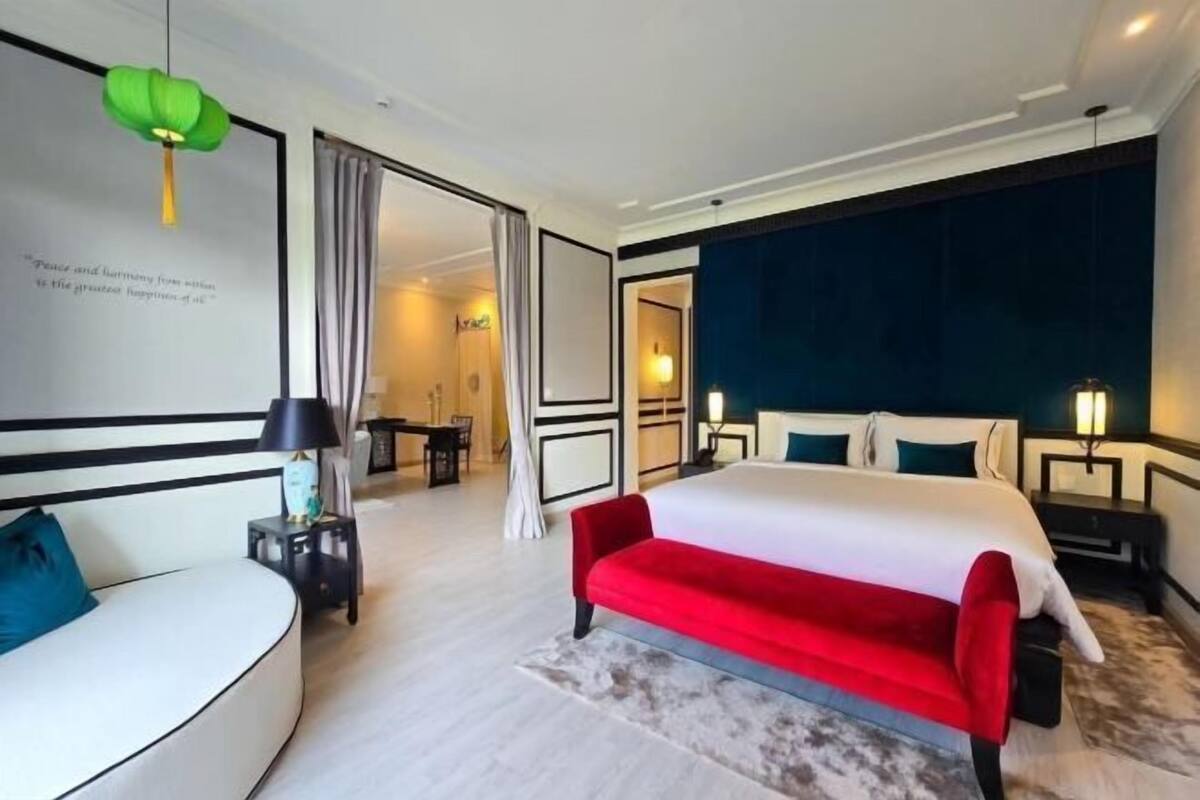 Desk, blackout drapes, WiFi (free), bed sheets