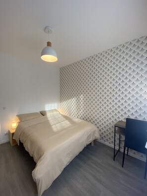 4 bedrooms, desk, iron/ironing board, travel cot