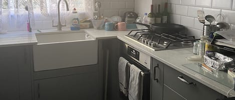 Lägenhet | Eget kök | Kylskåp, ugn, spishäll och diskmaskin