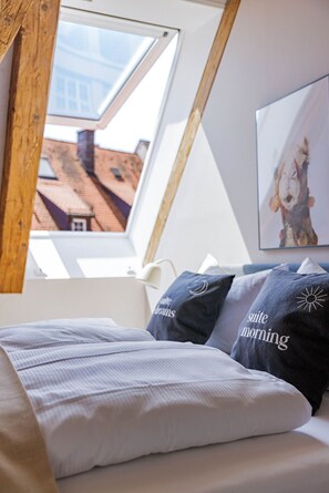 Suite | 1 habitación, decoración personalizada, muebles diferentes y escritorio
