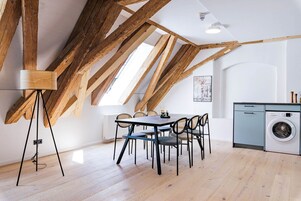 One-Bedroom Comfort Suite | Eigene Küche | Espressomaschine, Kühlschrank, Herdplatte, Wasserkocher
