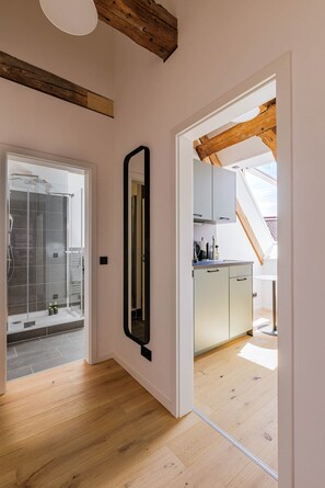 Suite | Bathroom | Free toiletries, hair dryer, towels, soap