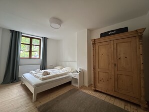 1 bedroom, WiFi, bed sheets