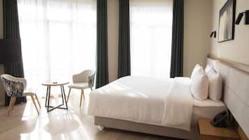 Habitación Deluxe doble | Ropa de cama de alta calidad y edredones de plumas