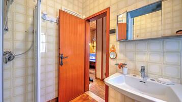 Standard Studio, Mountain View, Lakeside (Casa Gioiosa) | Bathroom | Shower, bidet, towels, soap