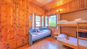 Free WiFi, bed sheets