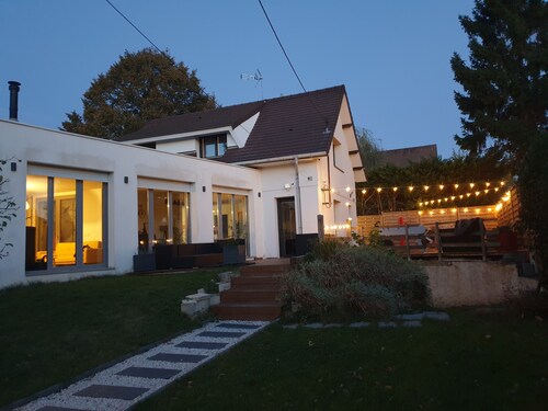 Villa 150sqm modern 10p 4 bedrooms, beautiful terrace spa and garden near Paris