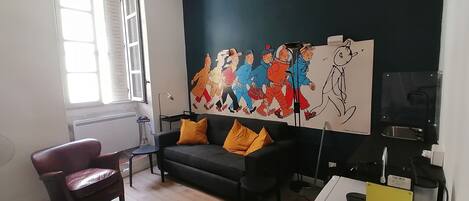 TV, DVD player, livros