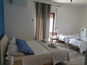 Chambre Quadruple Classique | Surmatelas, lit parapluie, Wi-Fi gratuit