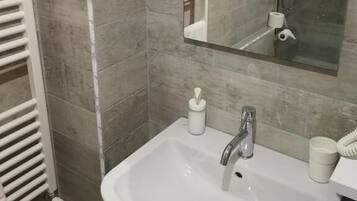 Doppia Classic | Bagno | Doccia, doccia idromassaggio, asciugacapelli, bidet