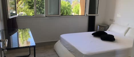 2 bedrooms, desk, free WiFi, bed sheets