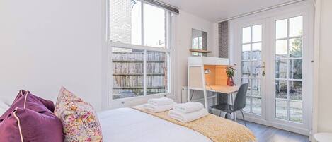 2 habitaciones, tabla de planchar con plancha, wifi y ropa de cama