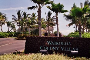 Property grounds - Beautiful Resort Townhome - Prime Location Near Beach, Shopping, Restaurants! (Waikoloa)
