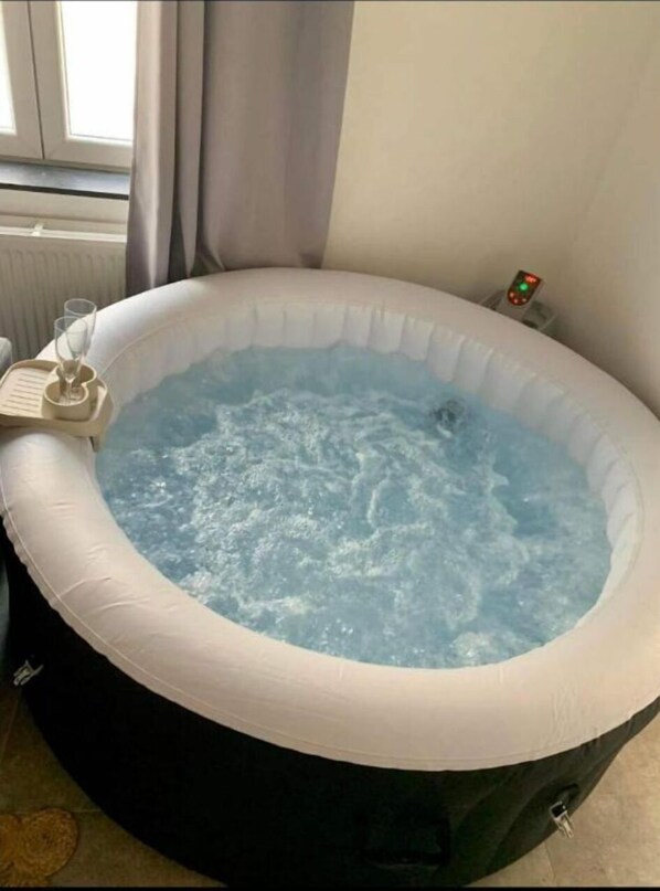 Indoor spa tub