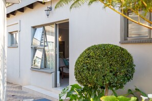 Courtyard view - Glen Maine Guest House (Pretoria)