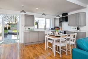 Casa de campo | Cozinha privada | Geladeira, micro-ondas, fogão, cooktop