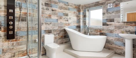 ChaumiÚre | Salle de bain | Douche, séchoir à cheveux, serviettes fournies