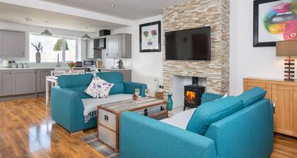 Stunning 1-bed Cottage Near Carlisle With Hot tub