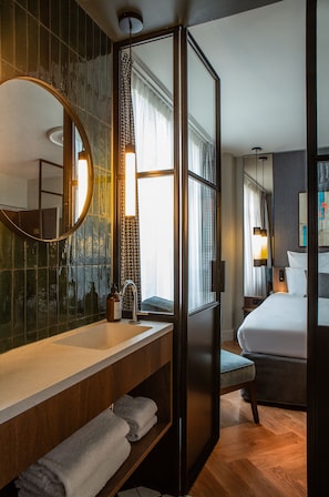 Premium bedding, in-room safe, blackout drapes, soundproofing - Hotel Flanelles  (Paris)