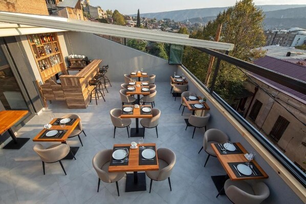 屋外ダイニングエリア