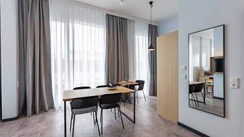 1 bedroom, in-room safe, iron/ironing board (on request), free WiFi