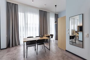 1 bedroom, in-room safe, iron/ironing board, free WiFi - Candlewood Suites Berlin Airport by IHG (Schoenefeld)