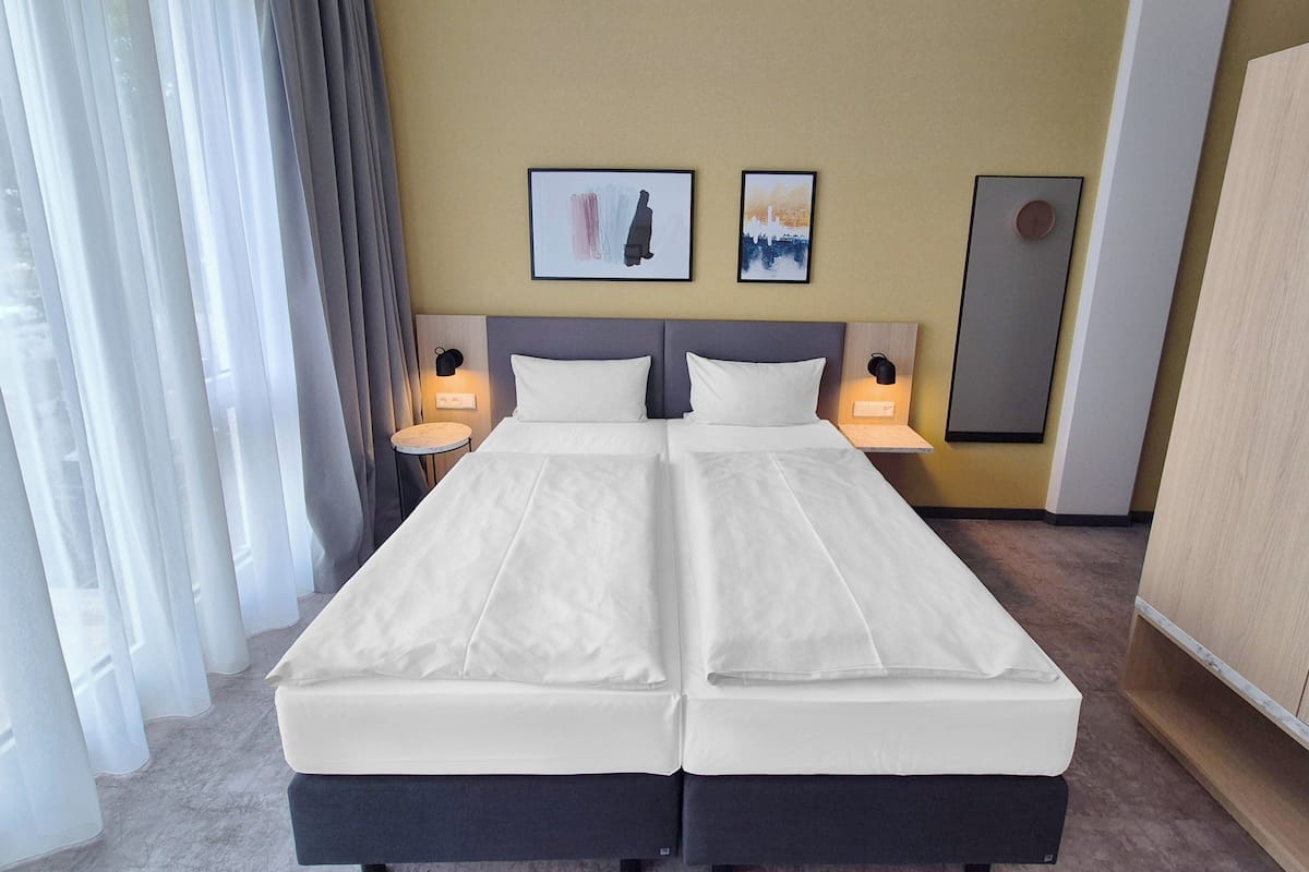 1 bedroom, in-room safe, iron/ironing board, free WiFi