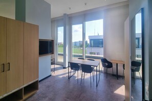 1 makuuhuone, tallelokero huoneessa, silitysrauta/-lauta, ilmainen Wi-Fi