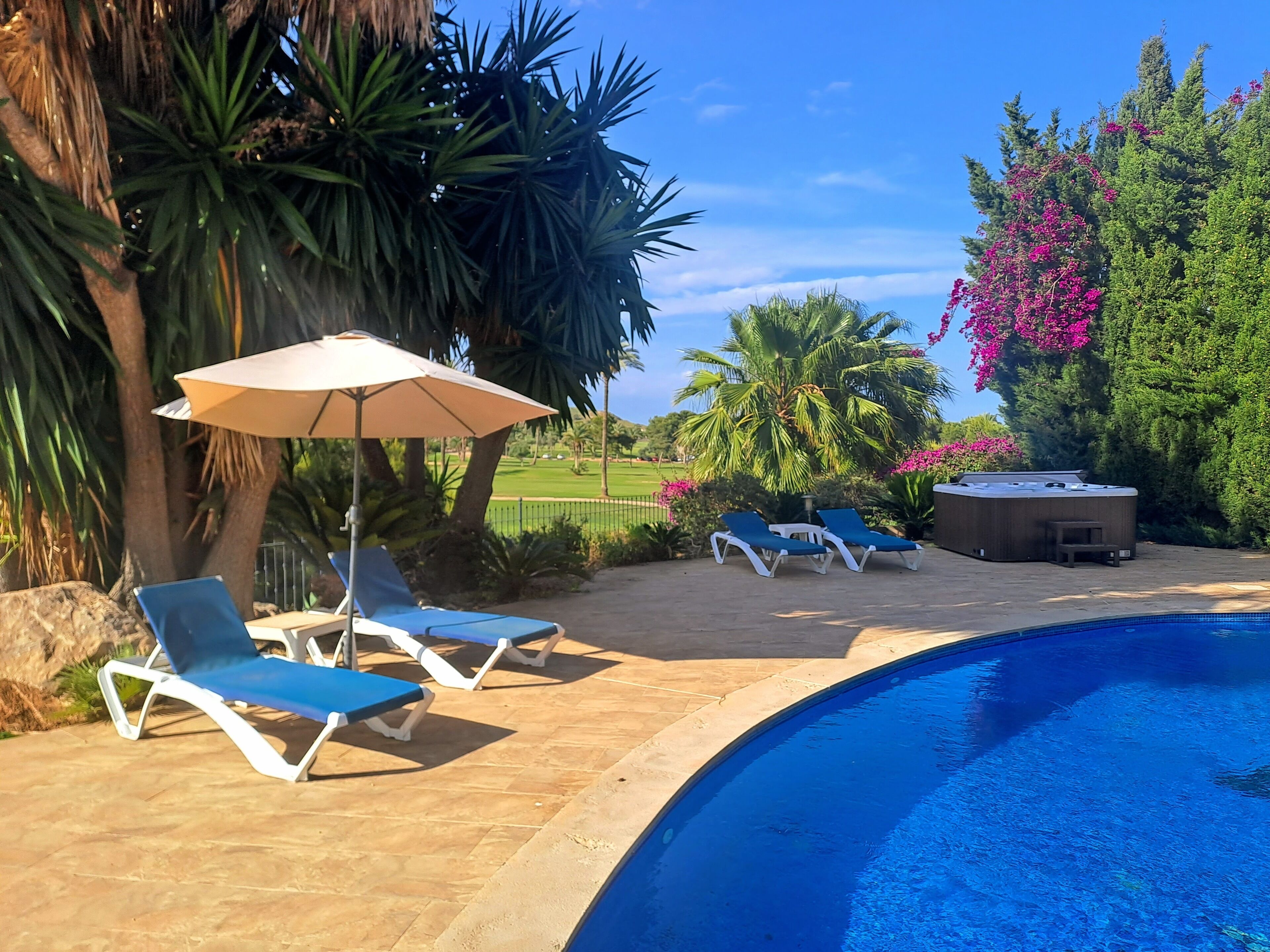 Outdoor pool, free pool cabanas, pool umbrellas