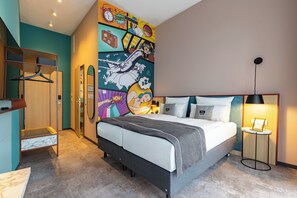 In-room safe, desk, laptop workspace, blackout curtains - Holiday Inn - the niu, Pax Berlin Airport by IHG (Schoenefeld)
