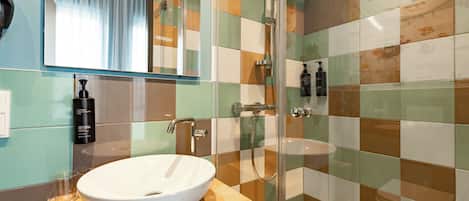 Shower, eco-friendly toiletries, hair dryer, towels