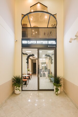 Interior - studio full natural light,netflix,kitchen Westlake (Hà Nội)