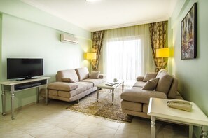 Leilighet – deluxe | Oppholdsområde | LCD-TV