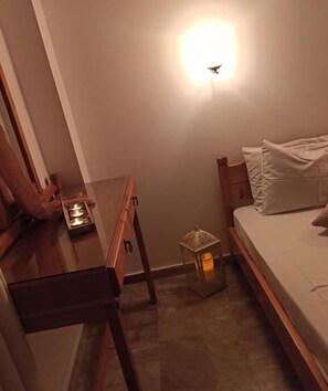 Minibar, free WiFi, bed sheets
