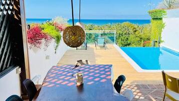 House | Tempat makan luar