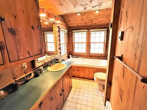 Bathtub, towels