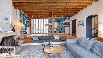 Télévision, table de tennis de table