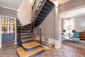 Interior - Villa les Roses - House with swimming pool and garden (Écully)