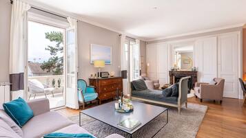 Télévision, cheminée