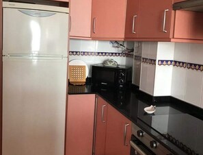 Refrigerador, microondas, horno y congelador 