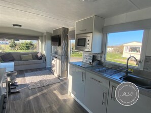 Apartment | Private kitchen - 3 Bedroom Caravan - Golden Palm Resort (Skegness)