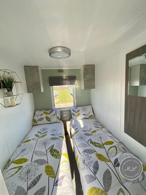 Apartment | 3 bedrooms, iron/ironing board, free WiFi, bed sheets - 3 Bedroom Caravan - Golden Palm Resort (Skegness)