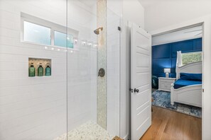 Combined shower/tub, hair dryer, towels, soap - Vilano Beach | Heated Pool | Walk to Beach (Saint Augustine)