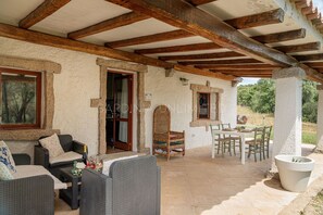 Outdoor dining - Villetta Dahlia - SARDINIA UNLIMITED (Baja Sardinia)