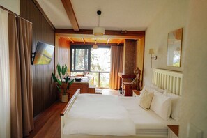 Laptop workspace, bed sheets - Yörükali Tesisleri (Adalar)