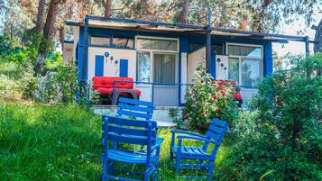 Bungalow Standard, vue jardin | Espace de travail pour ordinateur portable, draps fournis