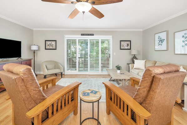 Smart TV - 4 bed/3.5 baths - Wonderful Demere Landing townhome (St. Simons Island)