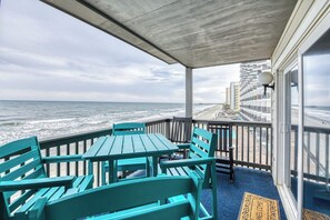 Outdoor dining - Sea Master 315 - Three Bedroom, Three Bathroom, Oceanfront Condo (Garden City Beach)