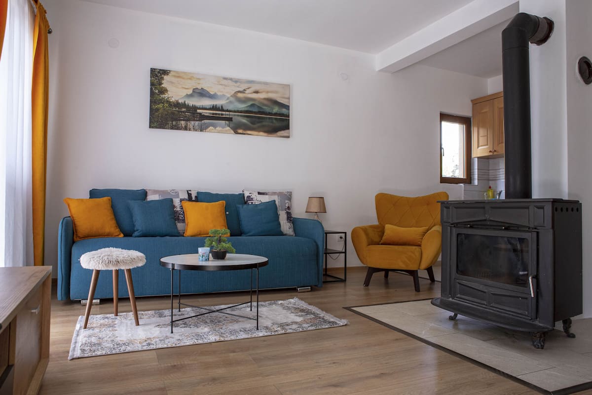 Apartamento Gallery | Zona de estar | Televisión de pantalla plana de 42 pulgadas con canales por cable
