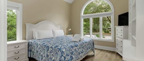 6 habitaciones, tabla de planchar con plancha y cuna de viaje